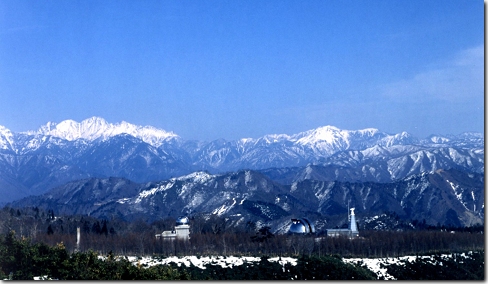 飛騨天文台と北アルプスの山々