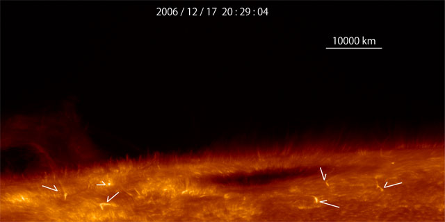 京都大学 お知らせ ニュースリリース 07年12月7日 ひので衛星によって発見された彩層アネモネ型ジェットについて